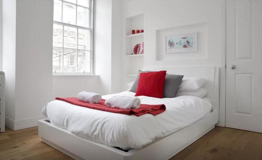 Clamshell Land - Royal Mile Apartment Edinburgh Ruang foto