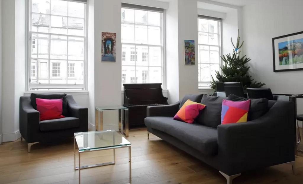 Clamshell Land - Royal Mile Apartment Edinburgh Ruang foto