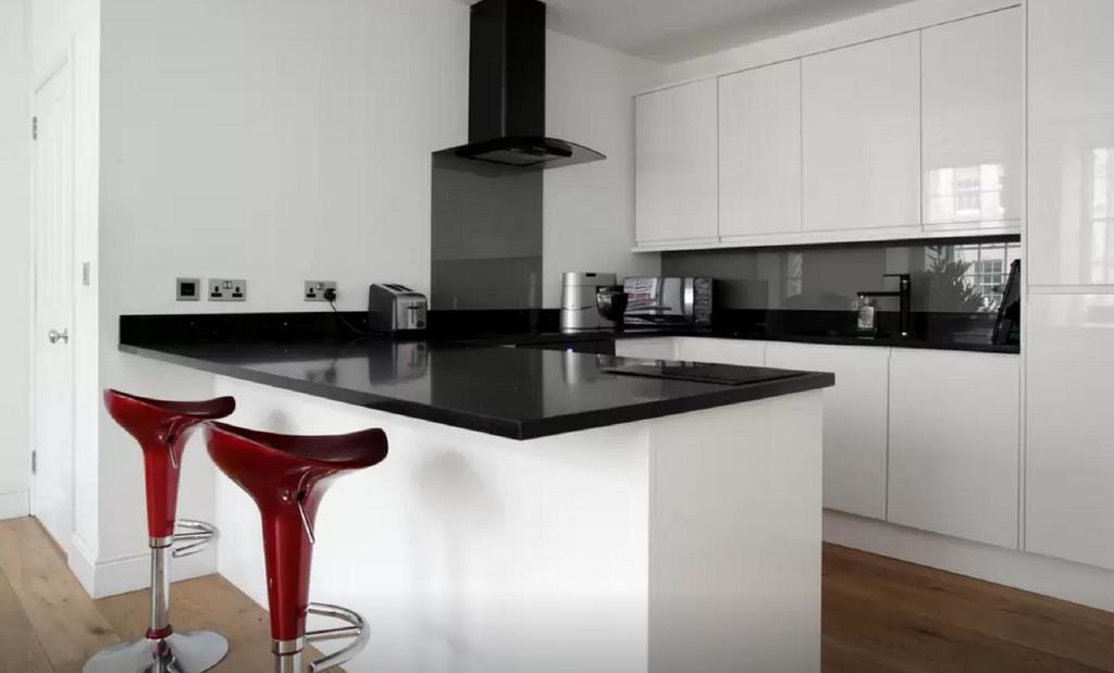 Clamshell Land - Royal Mile Apartment Edinburgh Ruang foto