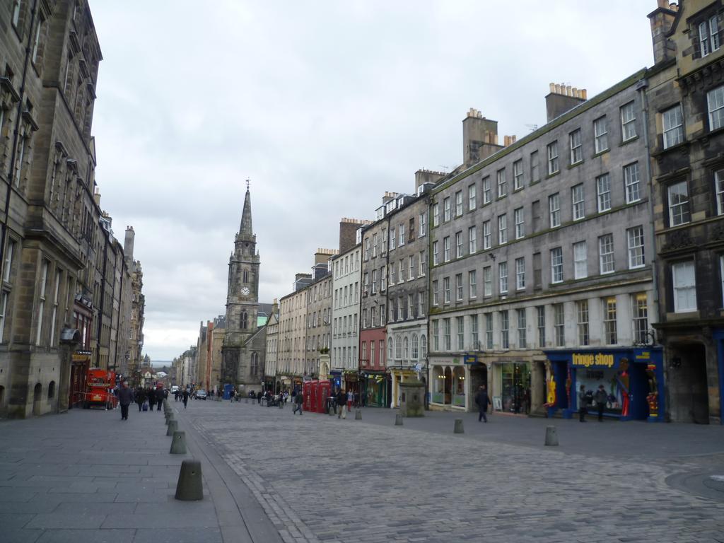 Clamshell Land - Royal Mile Apartment Edinburgh Ruang foto